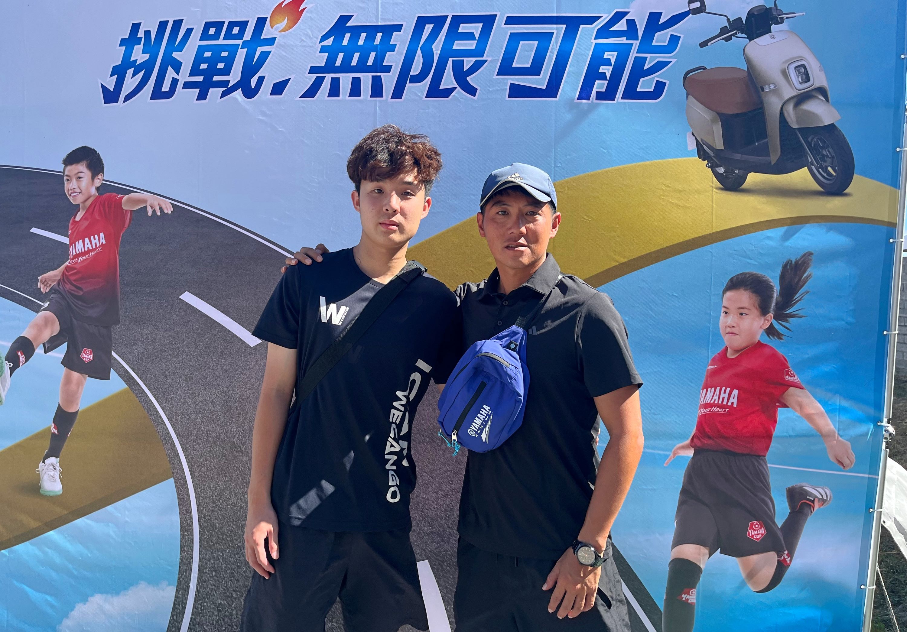 呂宜駿(左)與恩師林哲瑋(右)